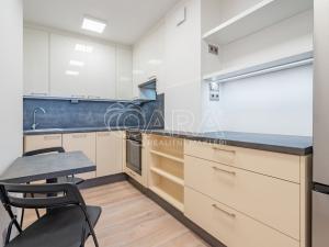 Prodej bytu 2+kk, Praha, Brandlova, 44 m2
