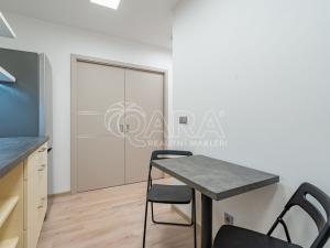 Prodej bytu 2+kk, Praha, Brandlova, 44 m2
