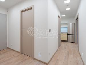 Prodej bytu 2+kk, Praha, Brandlova, 44 m2