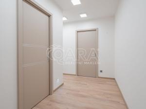 Prodej bytu 2+kk, Praha, Brandlova, 44 m2