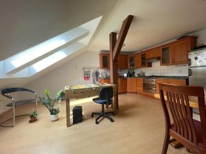 Pronájem atypického bytu, Praha - Nusle, Křesomyslova, 27 m2
