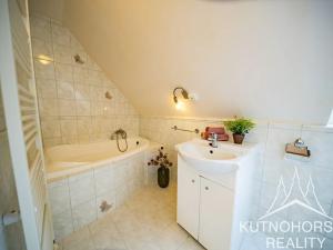Prodej bytu 1+kk, Kutná Hora, Václavské náměstí, 36 m2