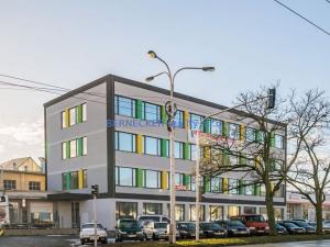 Prodej kanceláře, Hradec Králové - Kukleny, Pražská třída, 1600 m2