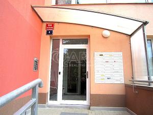 Pronájem bytu 3+1, Praha - Troja, Krosenská, 75 m2