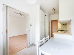 Pronájem bytu 3+1, Praha - Troja, Krosenská, 66 m2
