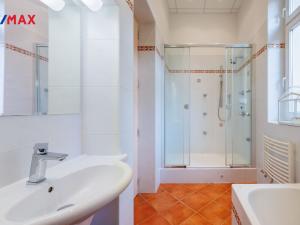 Pronájem bytu 4+1, Karlovy Vary, Jaltská, 120 m2