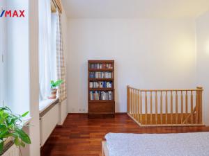 Pronájem bytu 4+1, Karlovy Vary, Jaltská, 120 m2