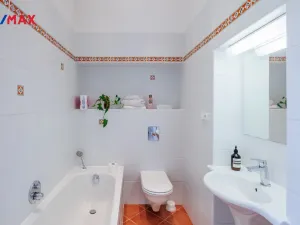 Pronájem bytu 4+1, Karlovy Vary, Jaltská, 108 m2