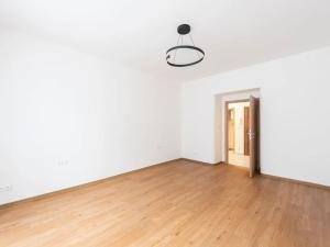 Pronájem bytu 2+kk, Praha - Holešovice, Tusarova, 63 m2