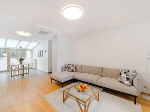 Pronájem bytu 2+kk, Praha - Karlín, Pernerova, 100 m2