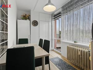 Prodej bytu 3+1, Karlovy Vary - Drahovice, Vítězná, 74 m2