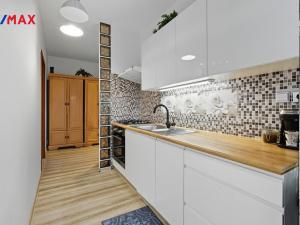 Prodej bytu 3+1, Karlovy Vary - Drahovice, Vítězná, 74 m2