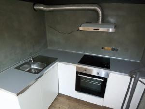 Pronájem bytu 1+1, Praha - Smíchov, Plzeňská, 29 m2