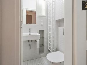 Pronájem bytu 2+kk, Praha, Na spojce, 44 m2