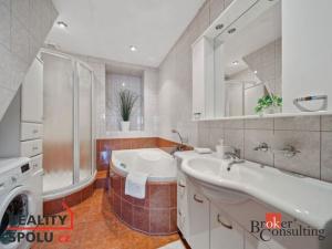 Prodej rodinného domu, Dubenec, 500 m2