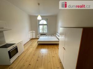 Pronájem bytu 1+kk, Praha - Smíchov, Na Skalce, 27 m2