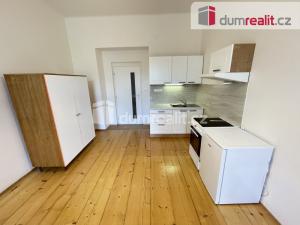 Pronájem bytu 1+kk, Praha - Smíchov, Na Skalce, 27 m2