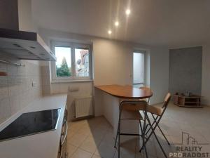 Pronájem bytu 1+kk, Úvaly, nám. Svobody, 30 m2