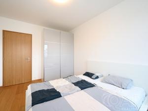 Pronájem bytu 3+kk, Praha - Malešice, Azzoniho, 80 m2