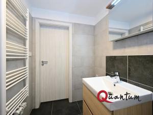 Pronájem bytu 1+kk, Praha - Hlubočepy, Fabiánové, 31 m2
