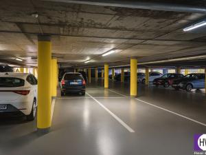 Prodej garážového stání, Praha, Na Harfě, 13 m2