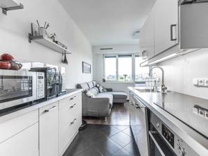 Prodej bytu 2+kk, Praha - Dejvice, Evropská, 47 m2