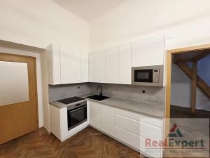 Pronájem bytu 1+1, Praha - Karlín, Kubova, 42 m2