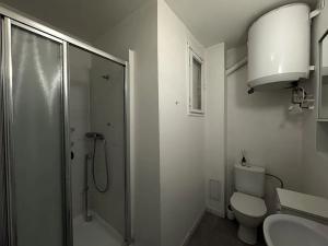 Pronájem bytu 1+kk, Praha - Holešovice, Bubenská, 30 m2
