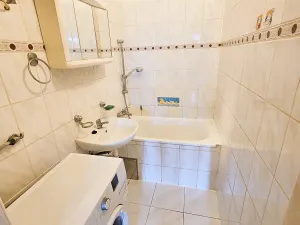 Pronájem bytu 1+kk, Praha - Holešovice, V zákoutí, 30 m2