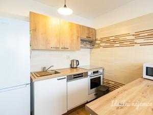 Pronájem bytu 3+1, Praha - Kobylisy, Kurkova, 92 m2