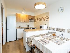 Pronájem bytu 3+1, Praha - Kobylisy, Kurkova, 92 m2