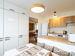 Pronájem bytu 3+1, Praha - Kobylisy, Kurkova, 92 m2