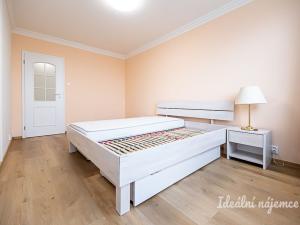 Pronájem bytu 3+1, Praha - Kobylisy, Kurkova, 92 m2