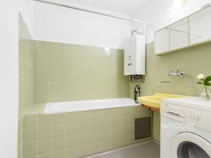 Pronájem bytu 2+kk, Praha - Kobylisy, Šimůnkova, 45 m2