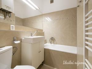 Pronájem bytu 2+1, Praha - Vysočany, Novovysočanská, 56 m2