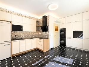 Pronájem bytu 3+kk, Praha - Smíchov, Na Březince, 99 m2
