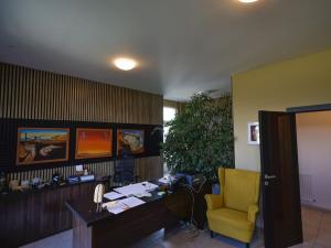 Prodej obchodního prostoru, Roudnice nad Labem, Hornická, 1074 m2
