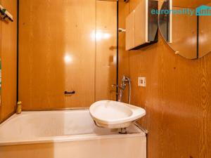 Prodej bytu 3+1, Rotava, Sídliště, 75 m2