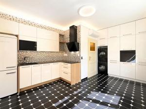 Pronájem bytu 3+kk, Praha - Smíchov, Na Březince, 99 m2