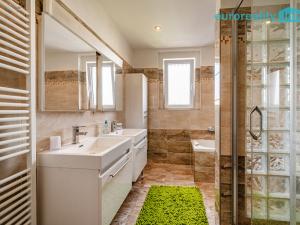 Prodej vícegeneračního domu, Mariánské Lázně, Kubelíkova, 306 m2