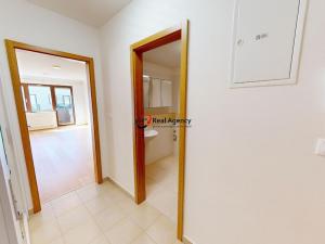 Pronájem bytu 1+kk, Praha - Dolní Chabry, Za Pískovnou, 40 m2