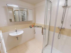 Pronájem bytu 1+kk, Praha - Dolní Chabry, Za Pískovnou, 40 m2