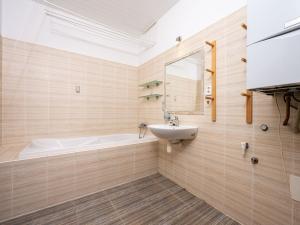 Pronájem bytu 2+kk, Pardubice - Bílé Předměstí, Husova, 79 m2