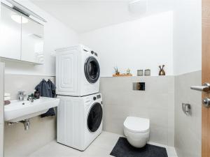 Prodej bytu 4+kk, Praha, Zvěřinova, 108 m2