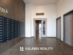 Pronájem bytu 1+kk, Praha - Hloubětín, Poděbradská, 32 m2
