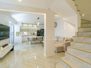 Pronájem rodinného domu, Rostoklaty - Nová Ves II, 90 m2