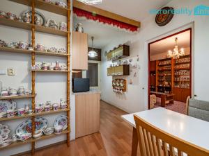 Prodej bytu 2+1, Mariánské Lázně, Za Tratí, 64 m2