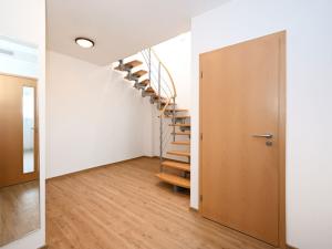 Pronájem bytu 1+kk, Praha - Holešovice, Komunardů, 54 m2
