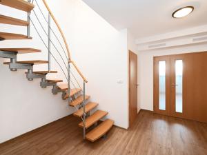Pronájem bytu 1+kk, Praha - Holešovice, Komunardů, 54 m2