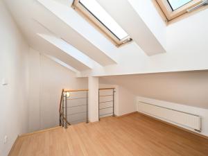 Pronájem bytu 1+kk, Praha - Holešovice, Komunardů, 54 m2
